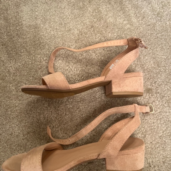 TruFox woman’s heels - Picture 2 of 5